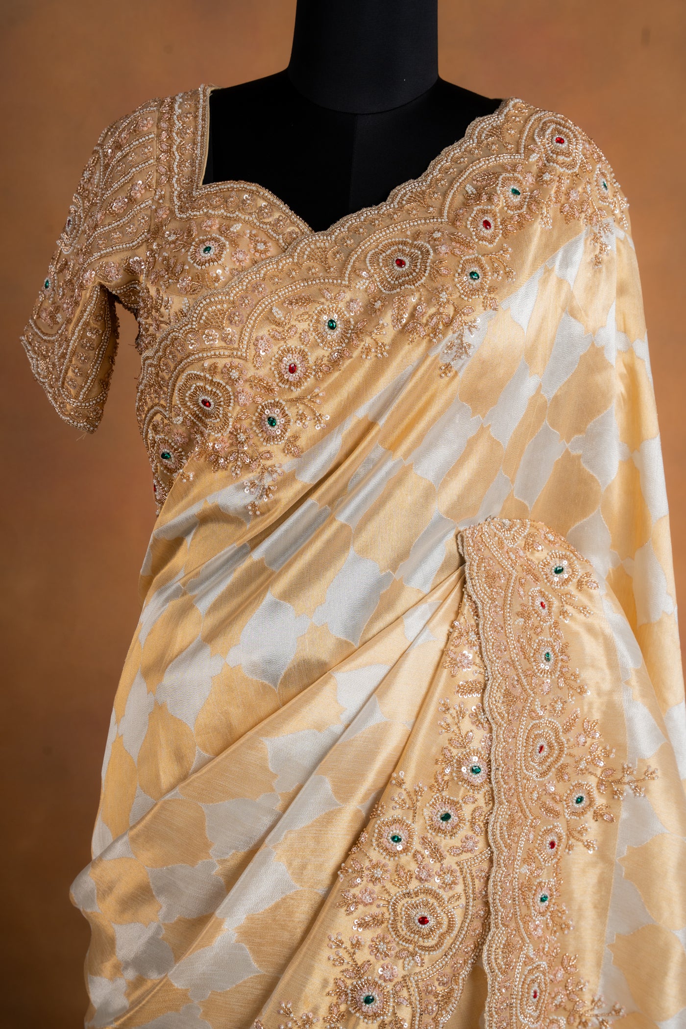 Ivory Gold Checkered Kanjivaram Silk saree with Embroidered readymade Blouse
(RTS)