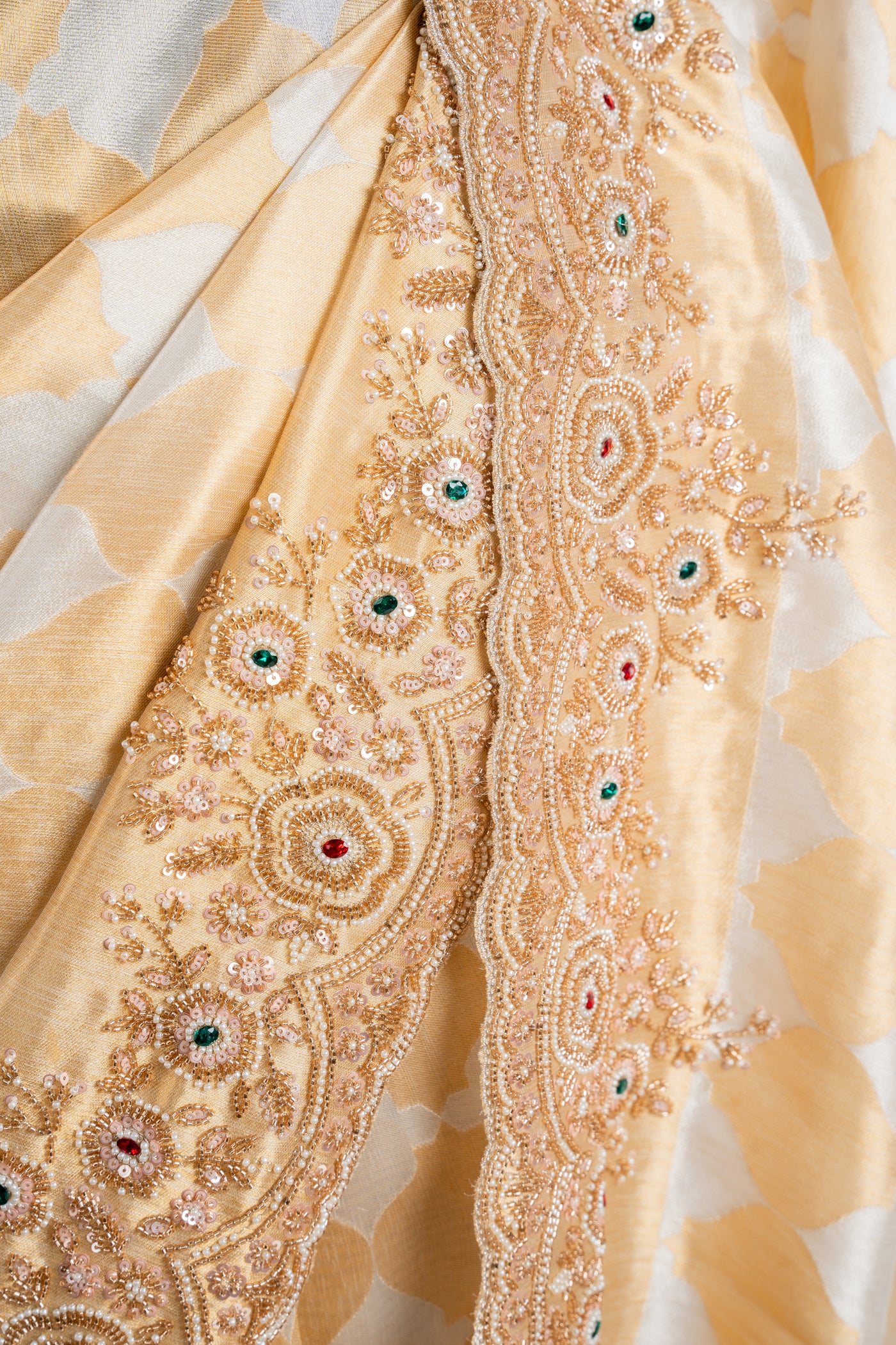 Ivory Gold Checkered Kanjivaram Silk saree with Embroidered readymade Blouse
(RTS)