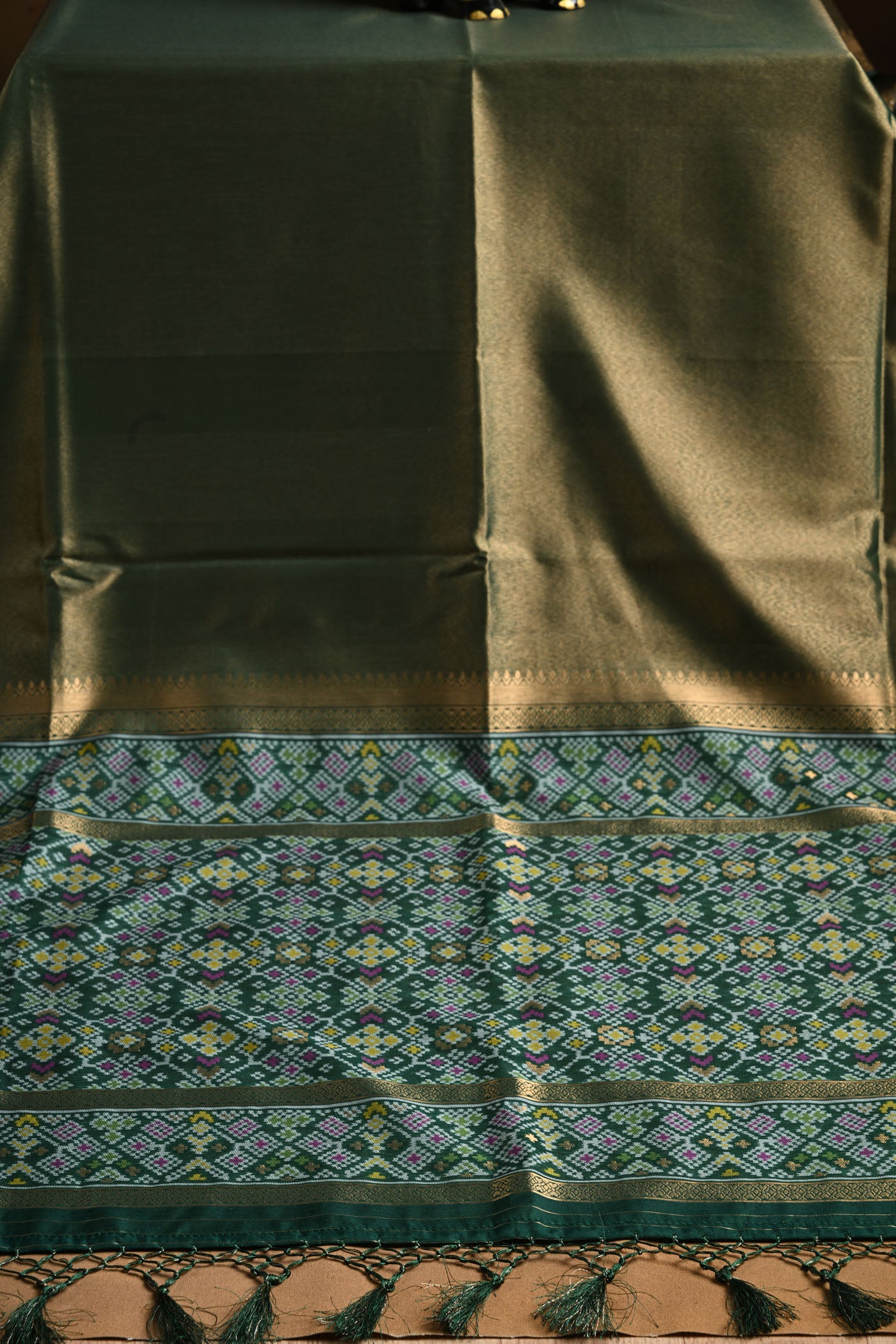 Olive Green Silk Saree With Multicolour Geometric Pallu