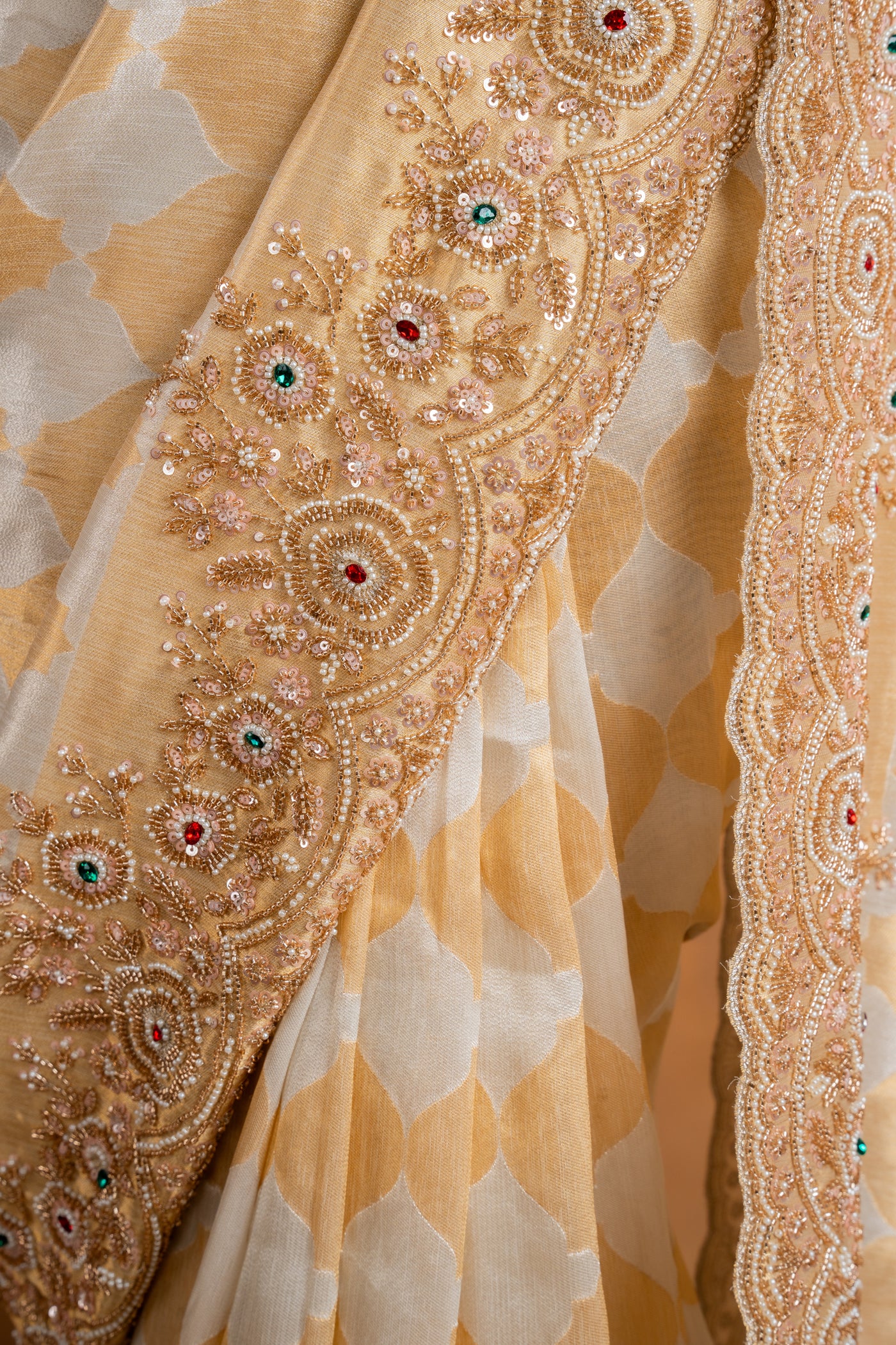 Ivory Gold Checkered Kanjivaram Silk saree with Embroidered readymade Blouse

 (RTS)