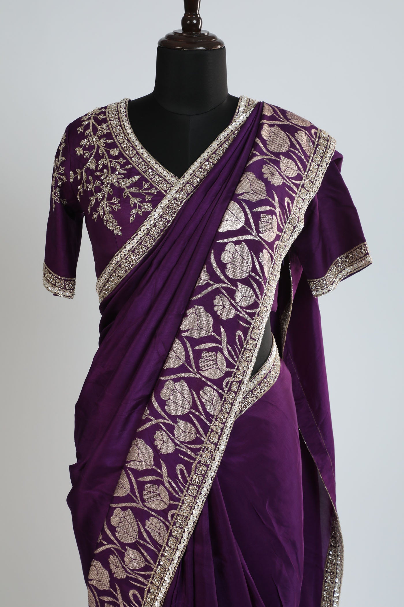 Banarasi munga silk saree with readymade blouse.