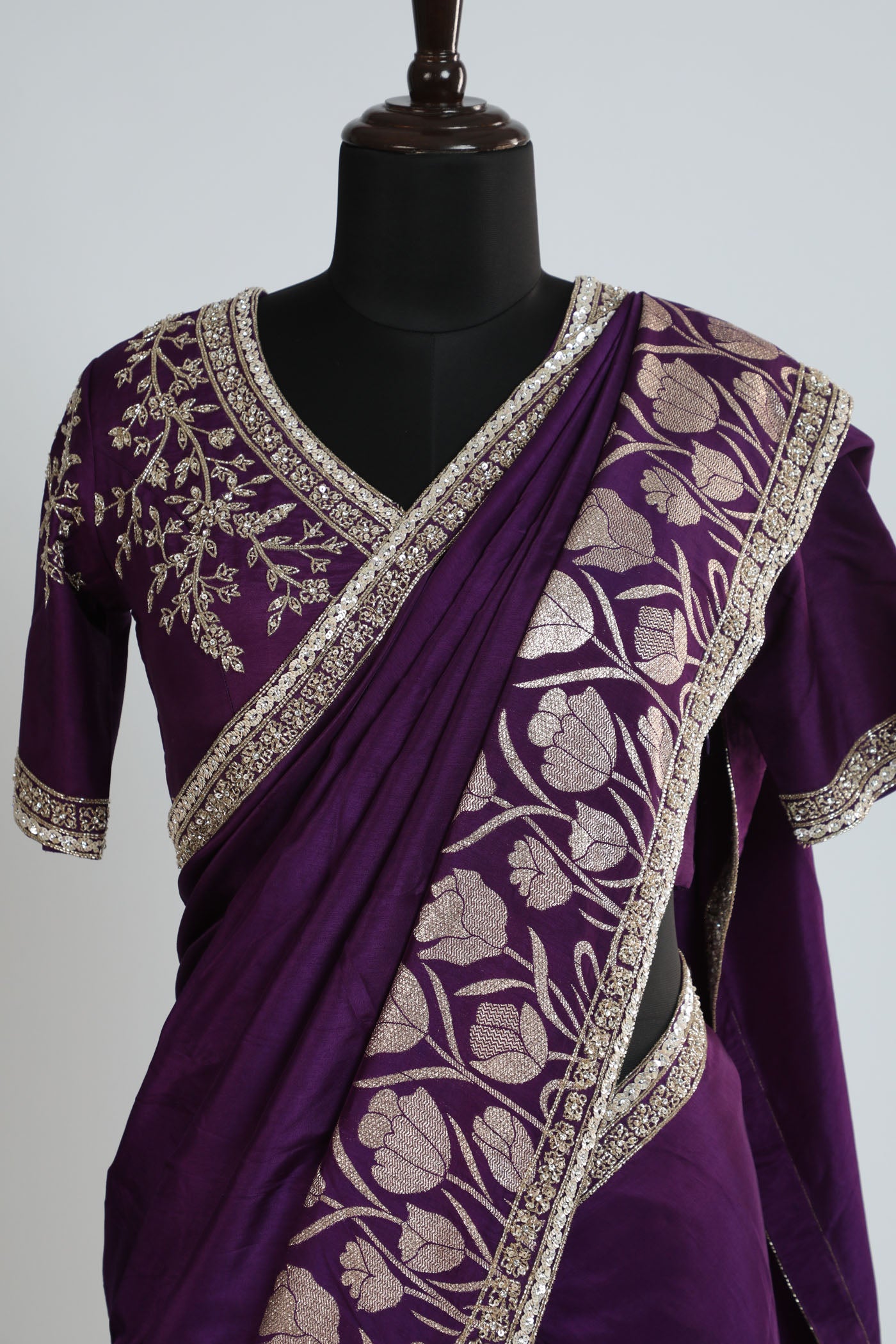 Banarasi munga silk saree with readymade blouse.