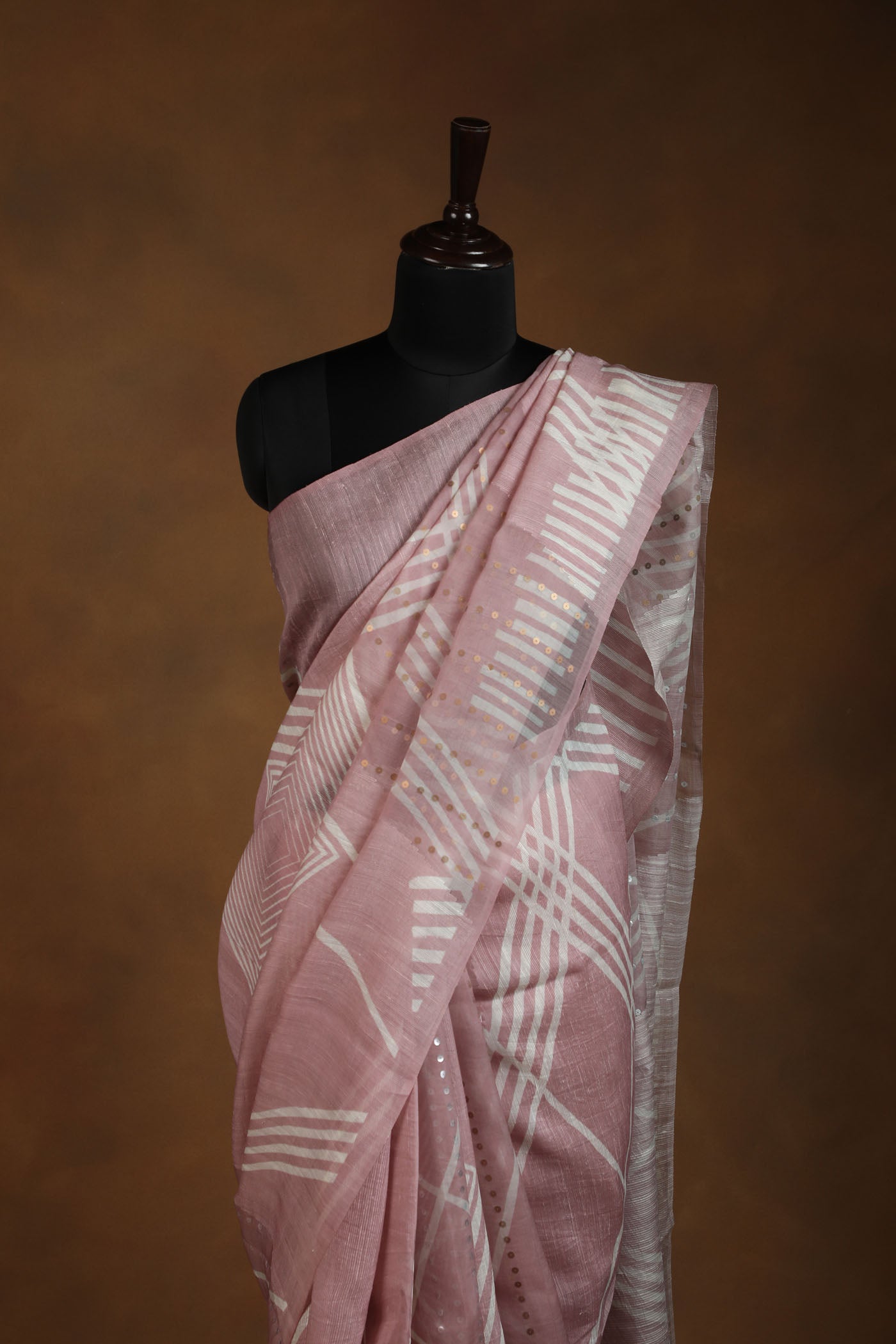 Chic Onoin pink Geometric Saree with Sequin Embellishments