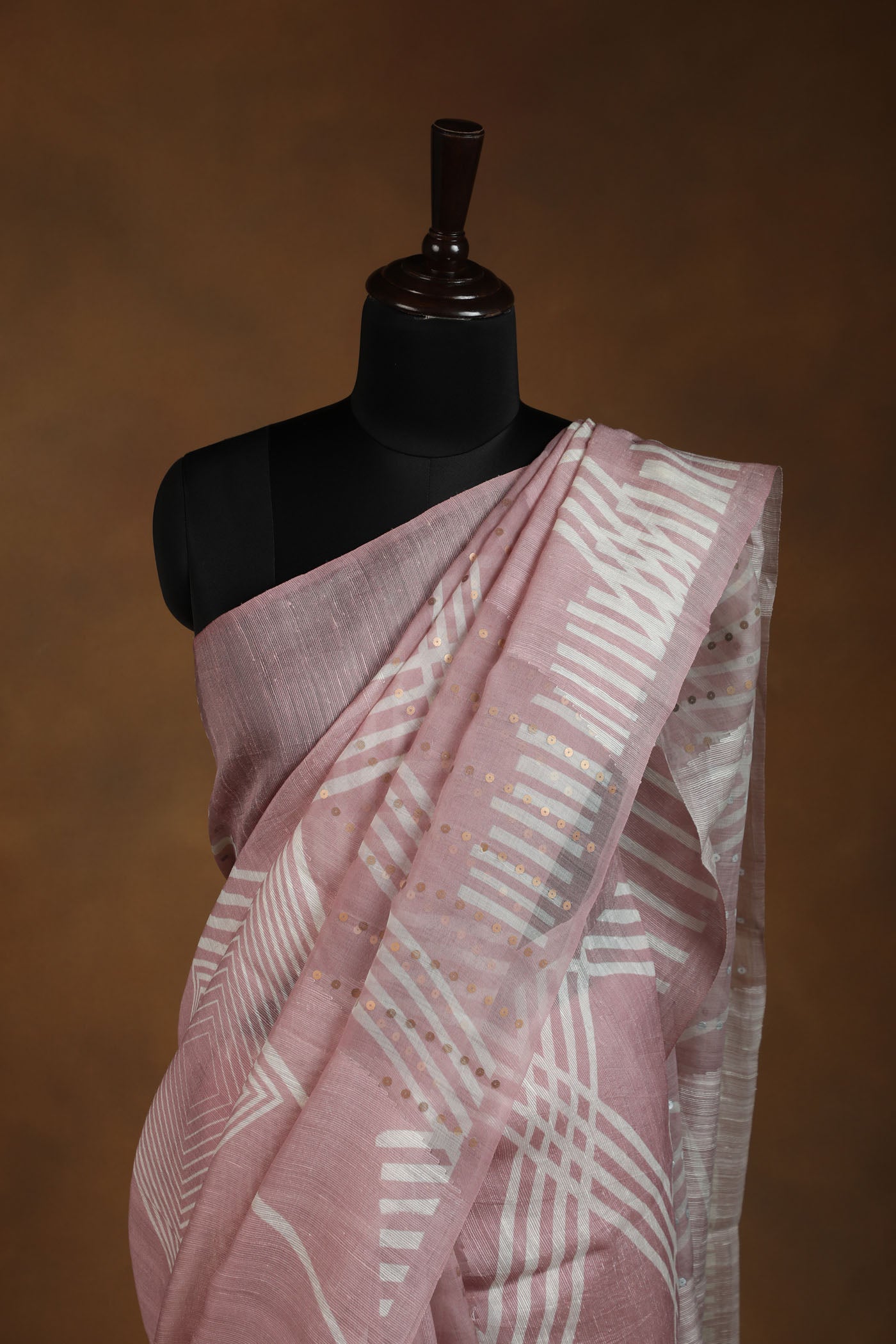 Chic Onoin pink Geometric Saree with Sequin Embellishments